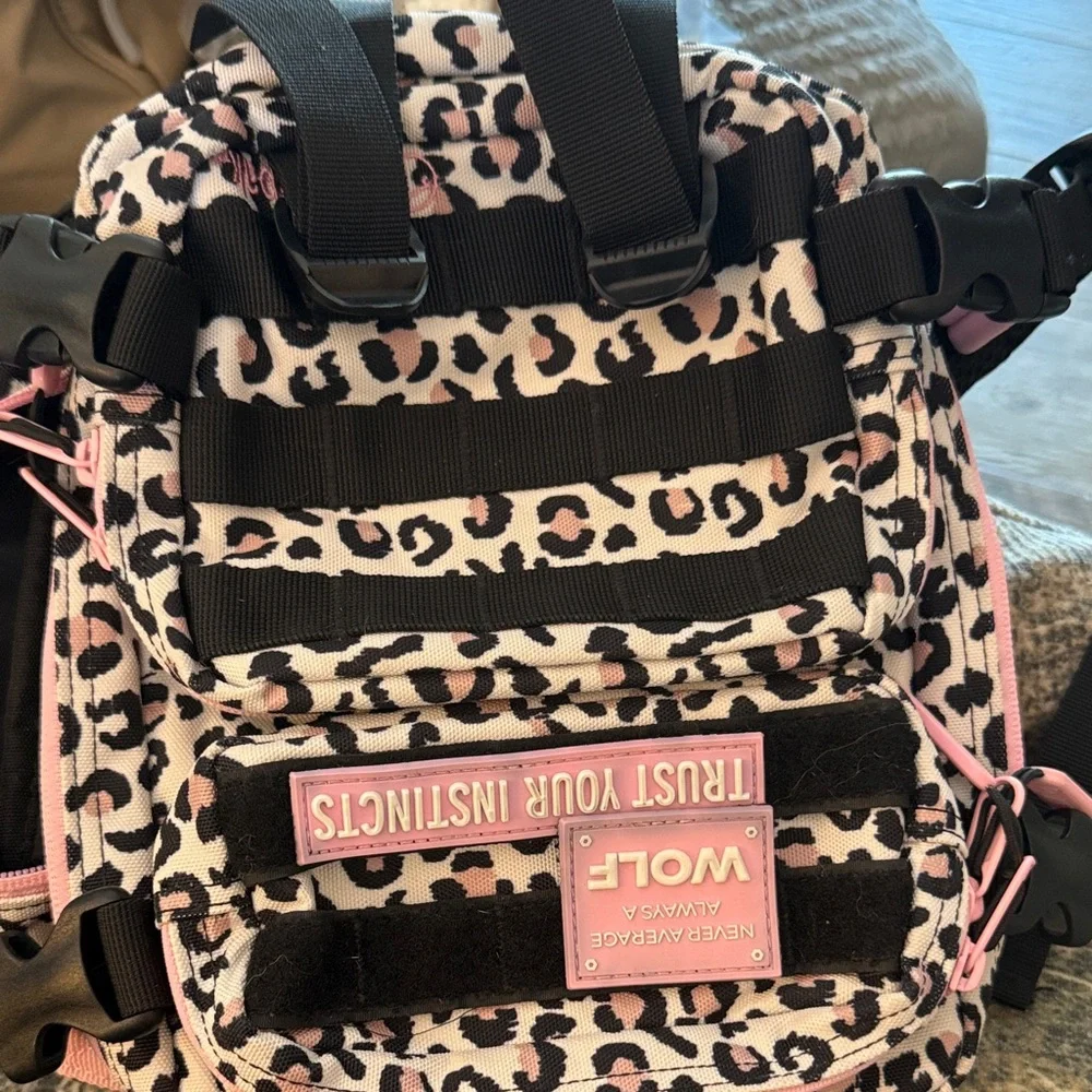 Wolf Leopard Print Backpack - Picture 4 of 10